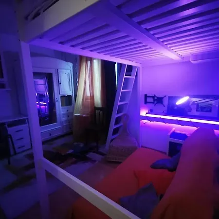Chique One-room Designed For 4 アパート